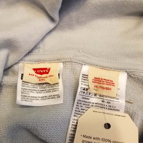 Levi's in women's sweater - Picture 3 of 7